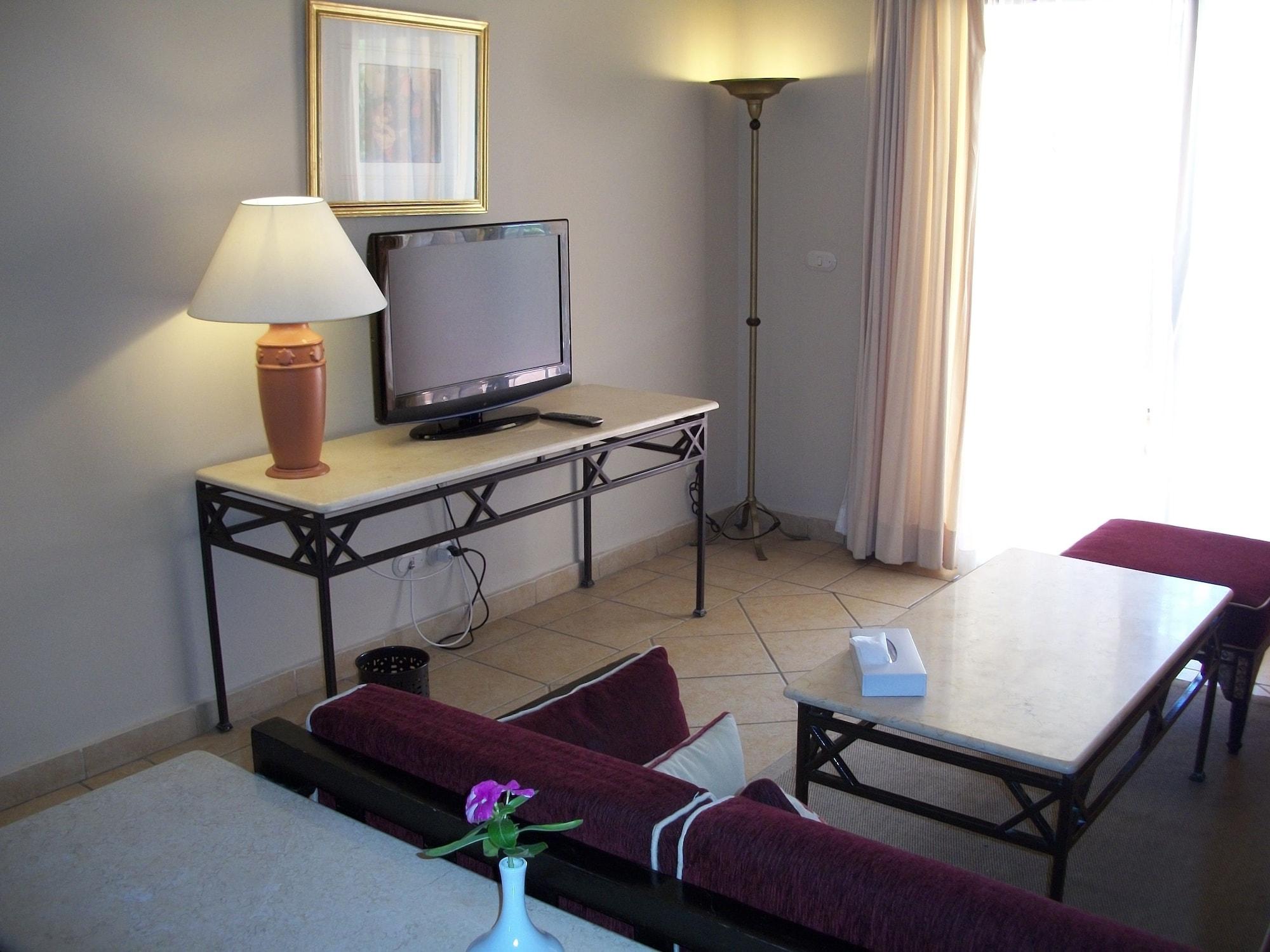 Jaz Makadi Saraya Resort Hurghada Extérieur photo A living room in a typical hotel