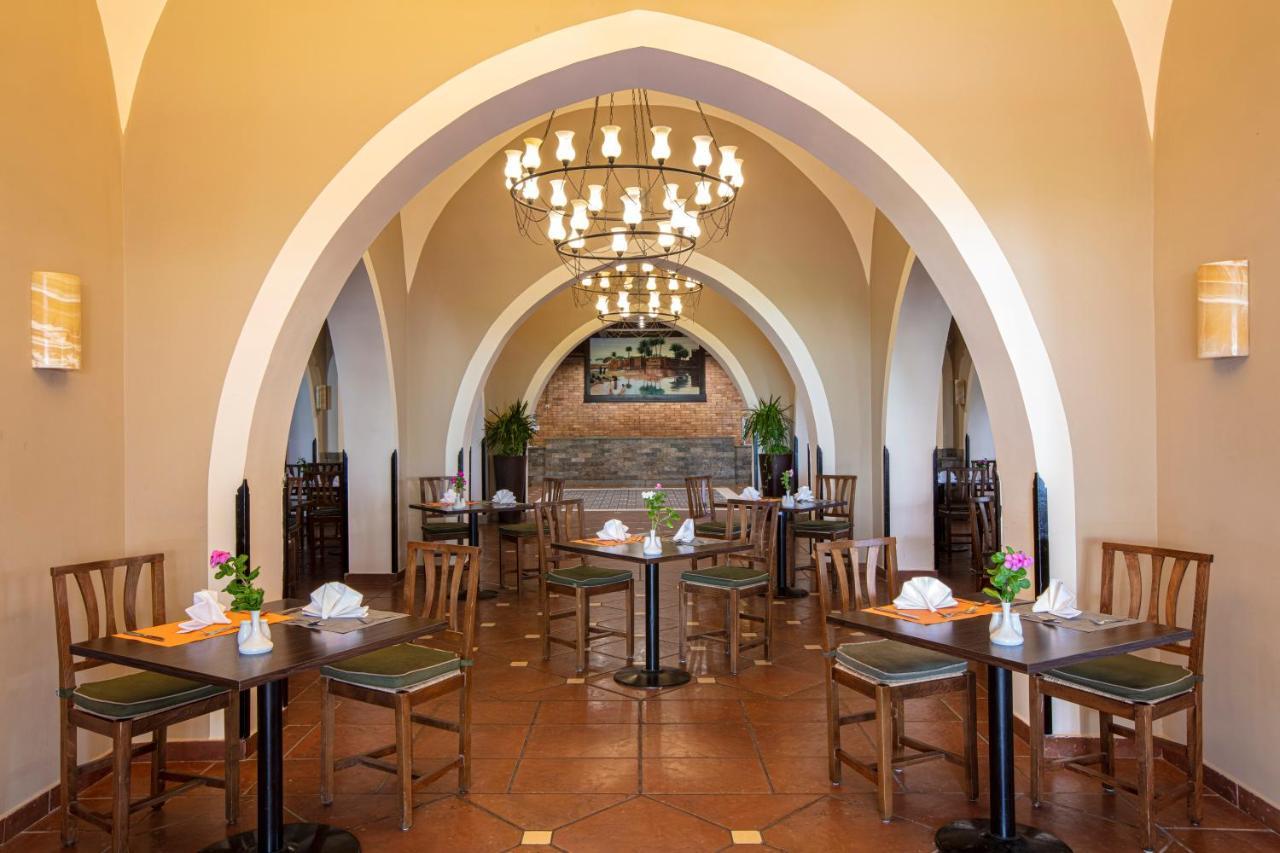 Jaz Makadi Saraya Resort Hurghada Extérieur photo The restaurant