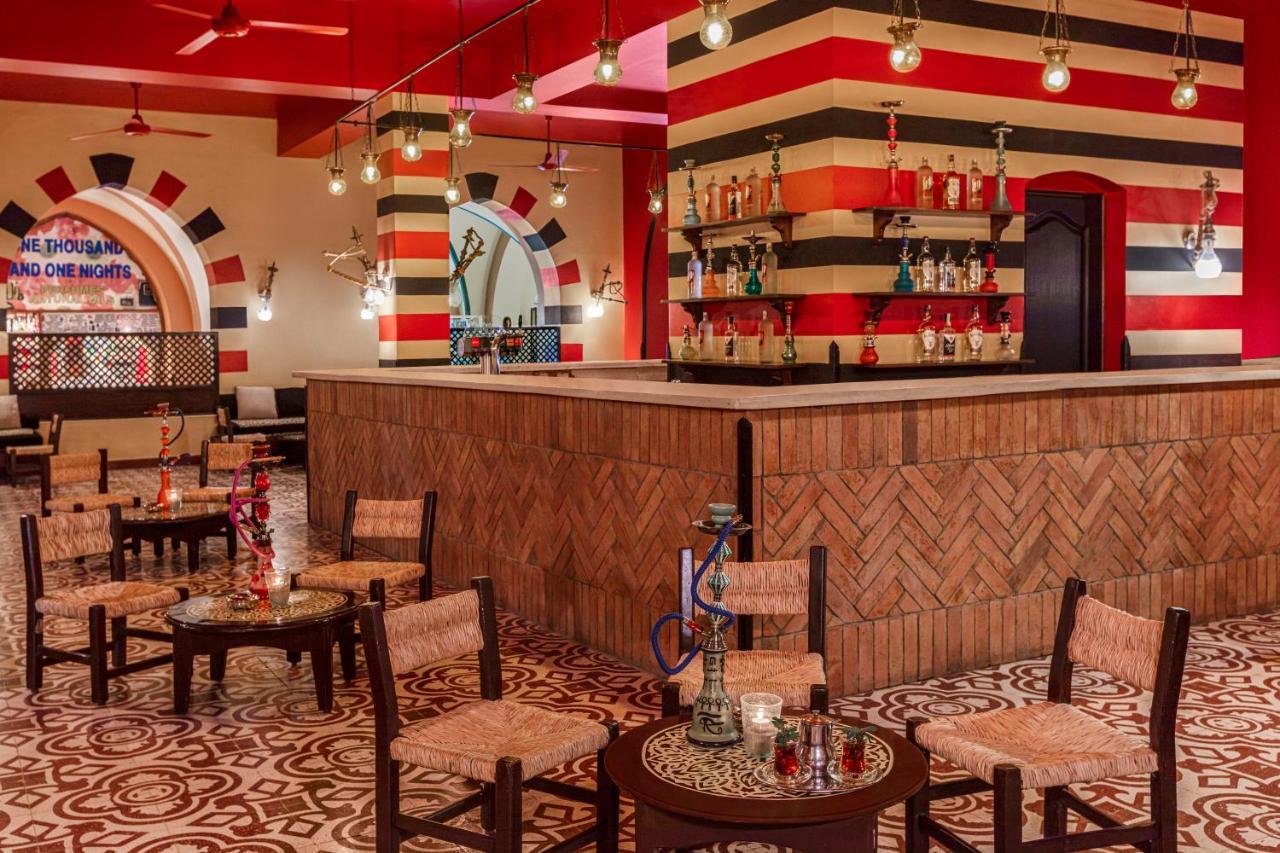 Jaz Makadi Saraya Resort Hurghada Extérieur photo A hookah lounge in Cairo, Egypt