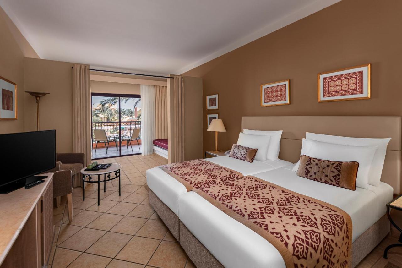Jaz Makadi Saraya Resort Hurghada Extérieur photo A room at the hotel