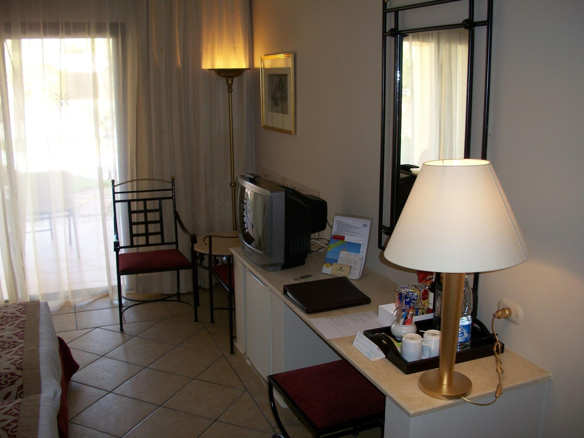 Jaz Makadi Saraya Resort Hurghada Extérieur photo A room at the hotel